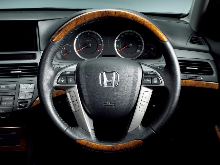  Honda Inspire 2010 года  (фото 2 из 5)